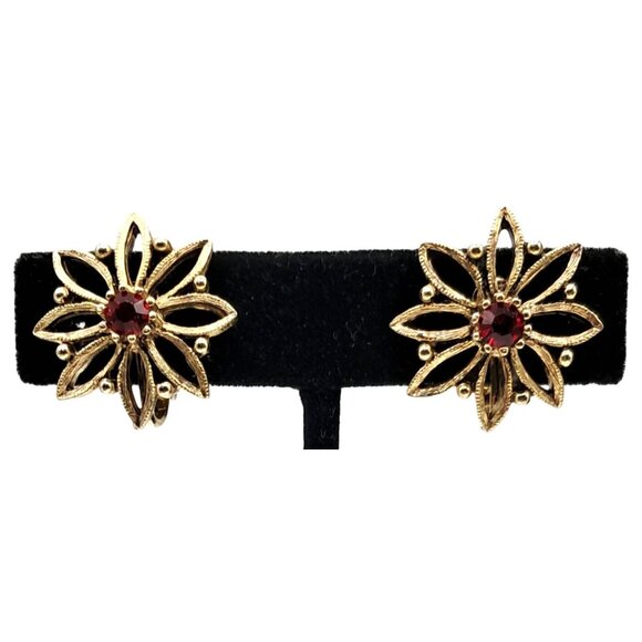 Vintage Gold Tone Flower Earrings Clip-On With Red Rhinestone Center Costume - Picture 2 of 6
